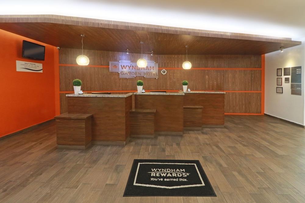 מלון ספופן Wyndham Garden Guadalajara Acueducto מראה חיצוני תמונה