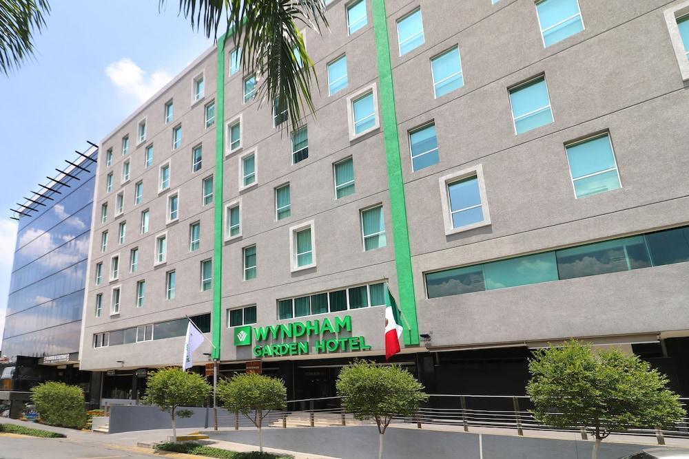 מלון ספופן Wyndham Garden Guadalajara Acueducto מראה חיצוני תמונה