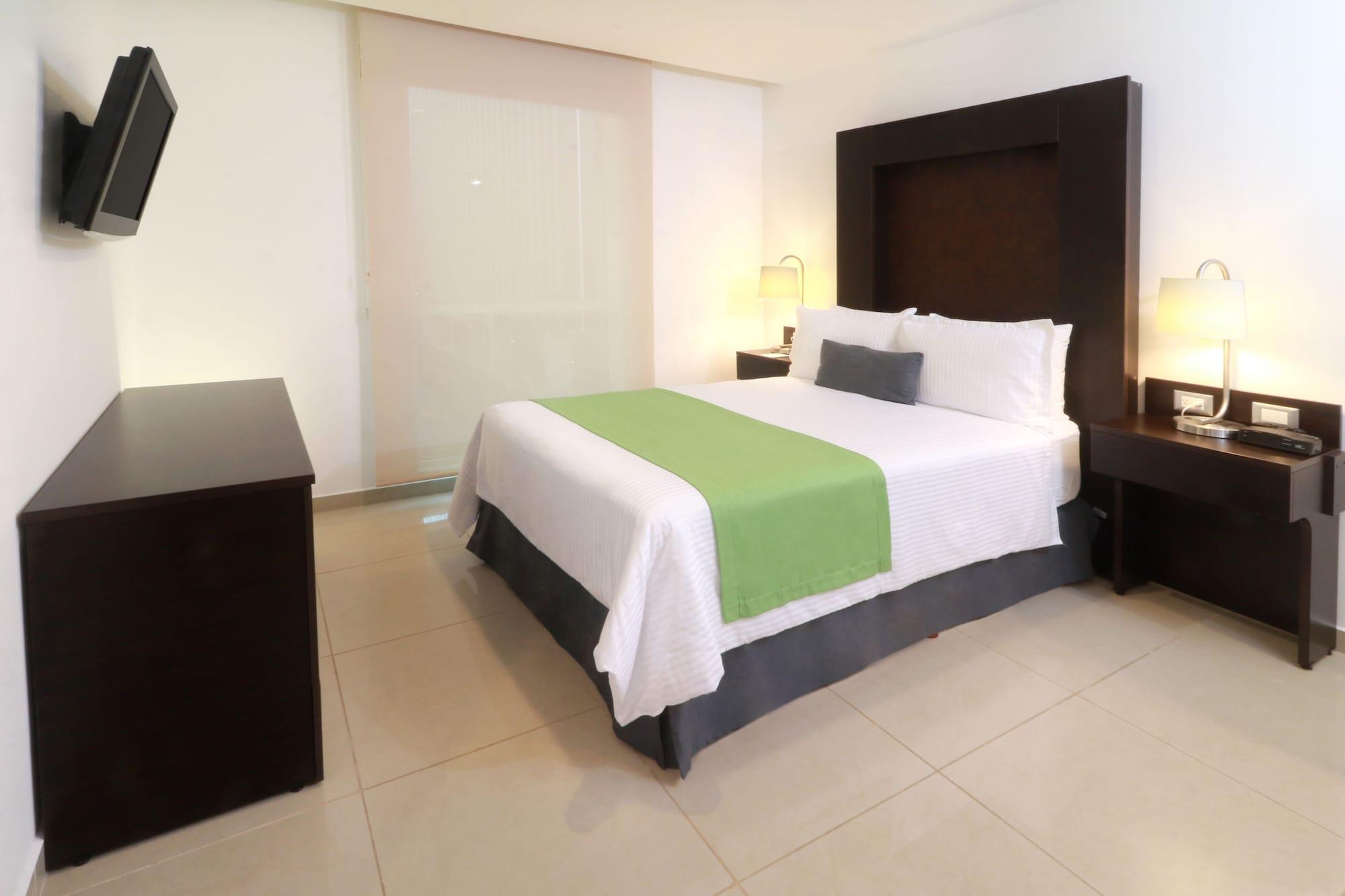 מלון ספופן Wyndham Garden Guadalajara Acueducto מראה חיצוני תמונה