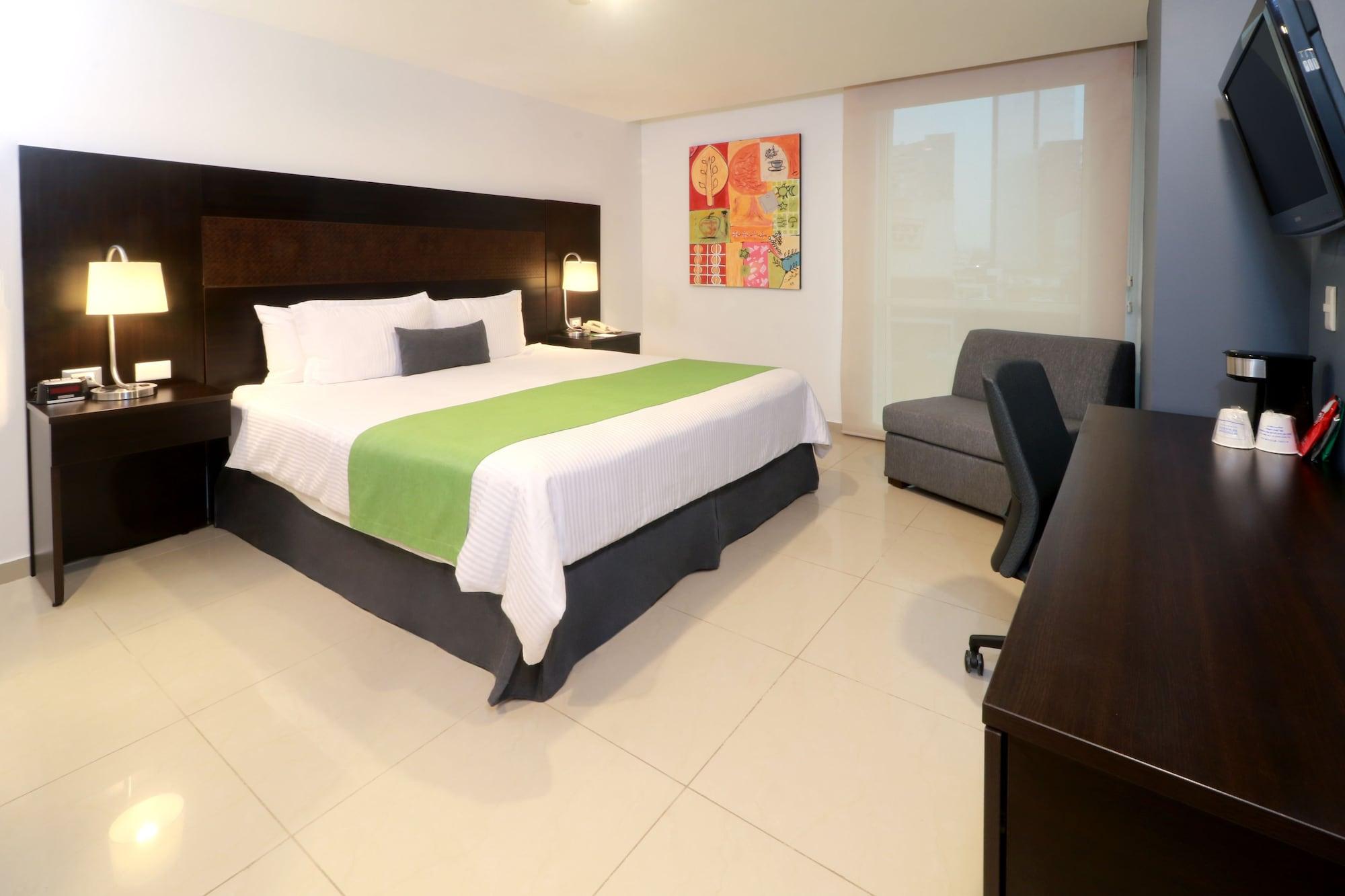 מלון ספופן Wyndham Garden Guadalajara Acueducto מראה חיצוני תמונה