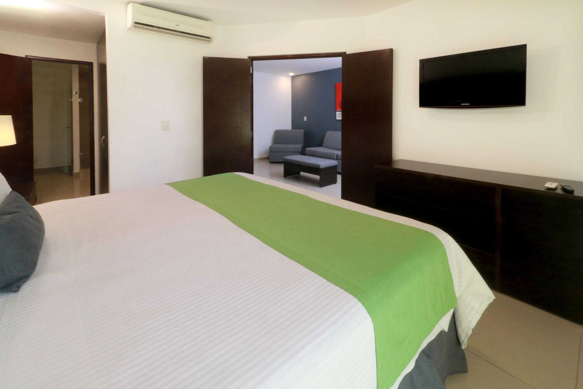 מלון ספופן Wyndham Garden Guadalajara Acueducto מראה חיצוני תמונה