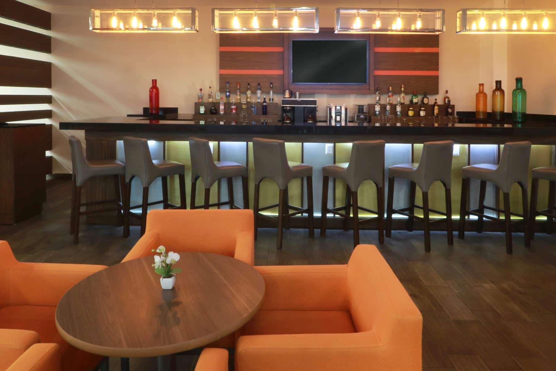 מלון ספופן Wyndham Garden Guadalajara Acueducto מראה חיצוני תמונה