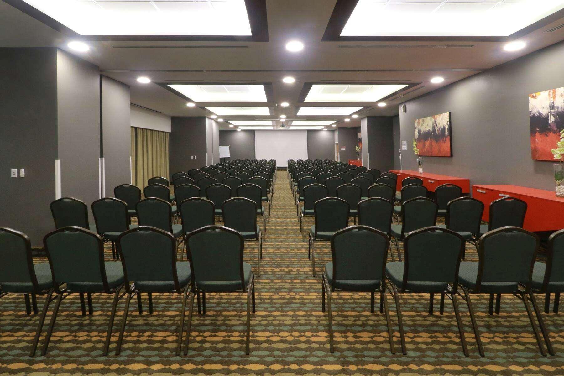 מלון ספופן Wyndham Garden Guadalajara Acueducto מראה חיצוני תמונה