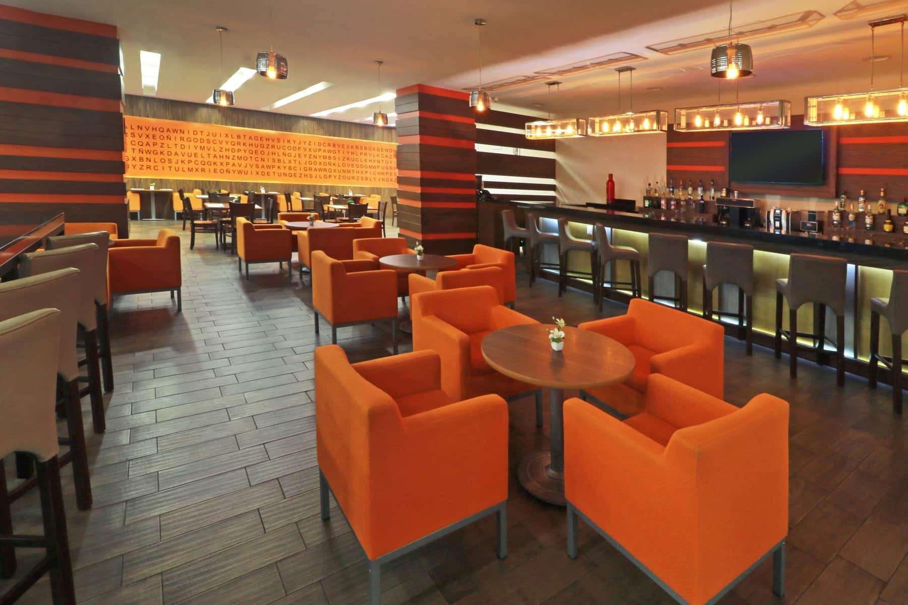 מלון ספופן Wyndham Garden Guadalajara Acueducto מראה חיצוני תמונה