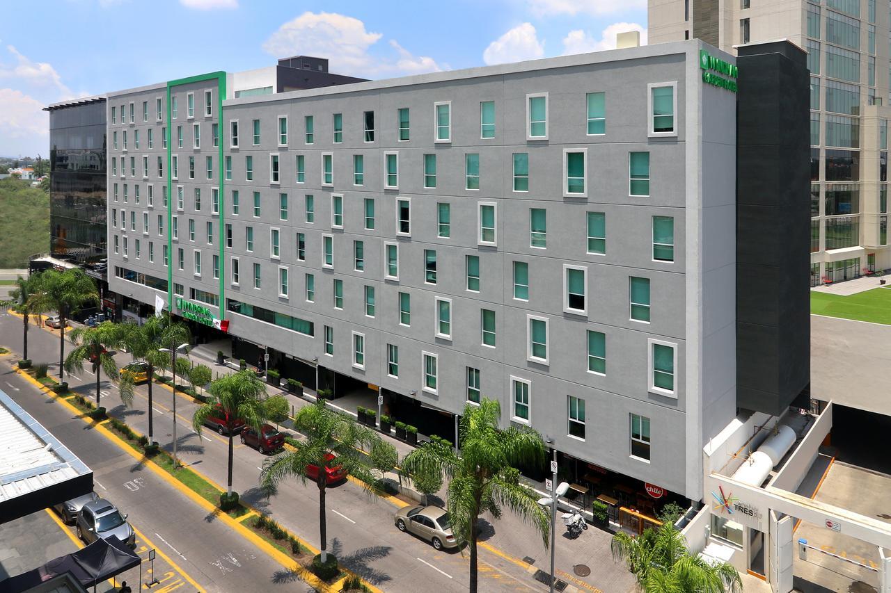 מלון ספופן Wyndham Garden Guadalajara Acueducto מראה חיצוני תמונה