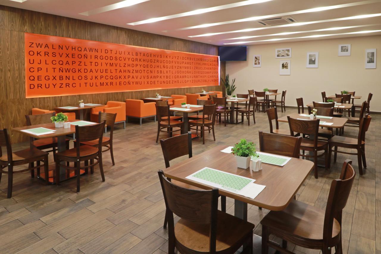 מלון ספופן Wyndham Garden Guadalajara Acueducto מראה חיצוני תמונה