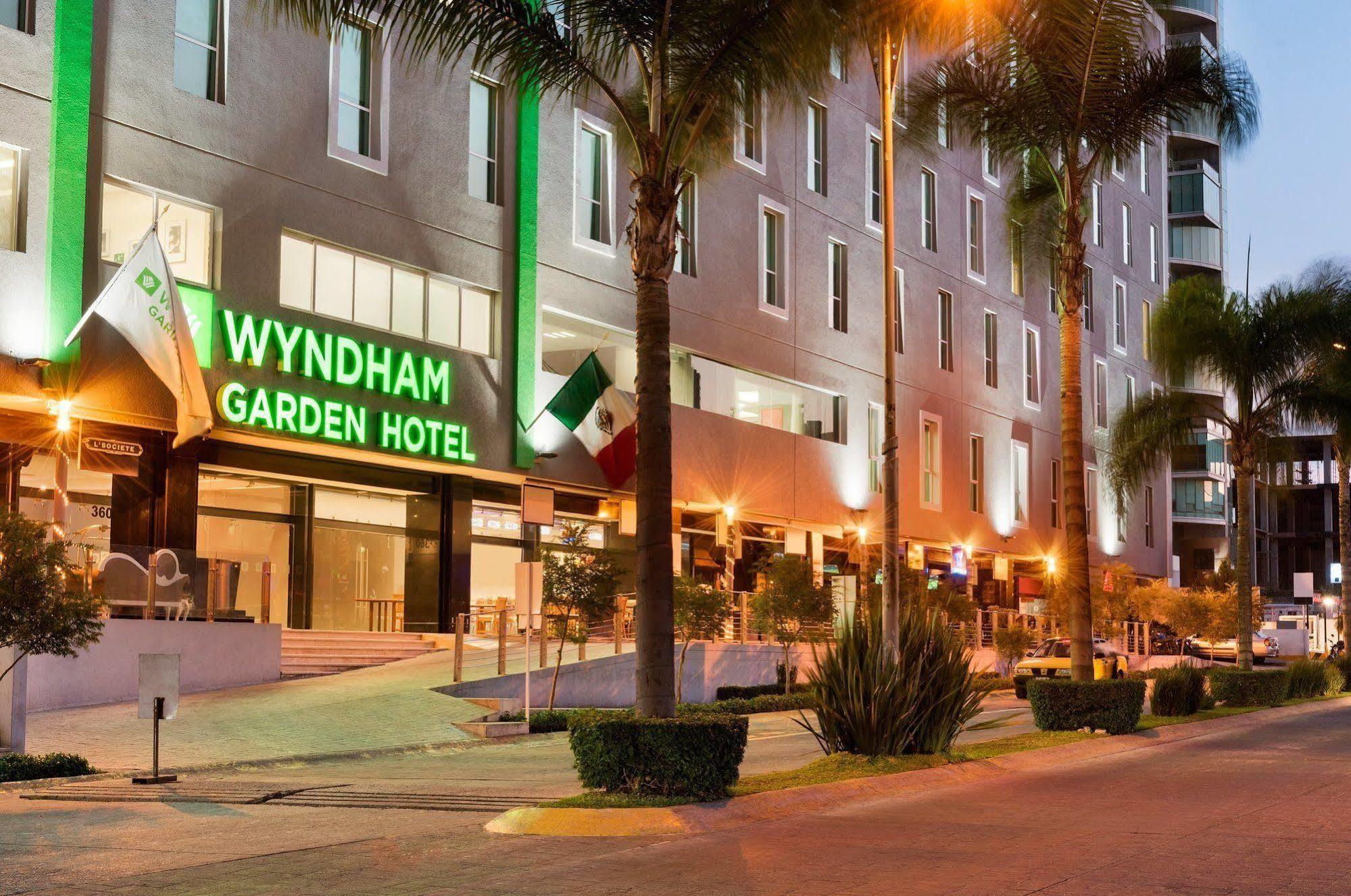 מלון ספופן Wyndham Garden Guadalajara Acueducto מראה חיצוני תמונה